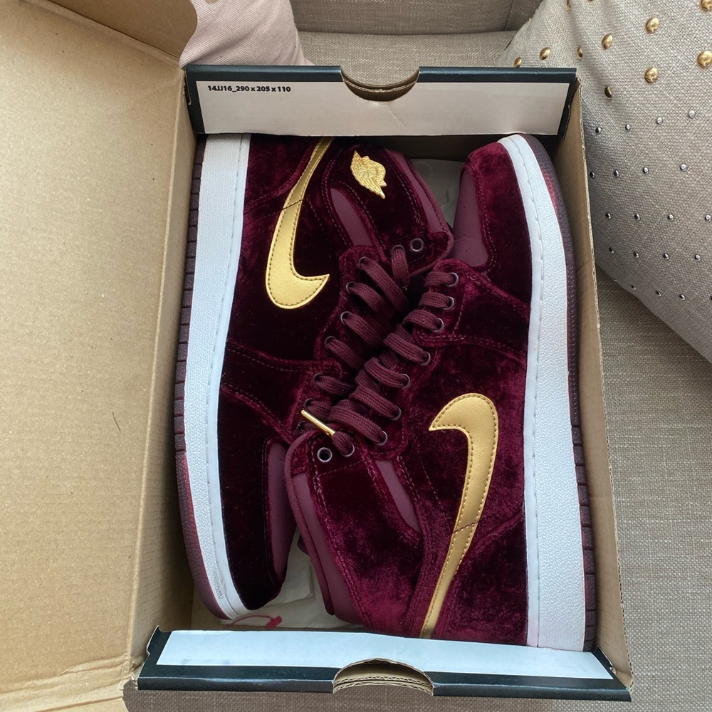 Jordan 1 Retro Heiress Night Maroon